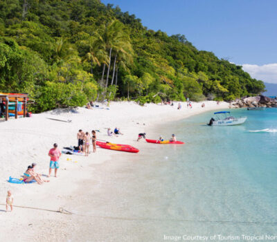 beach-on-fitzroy-island-skydiv-30569_1280x853